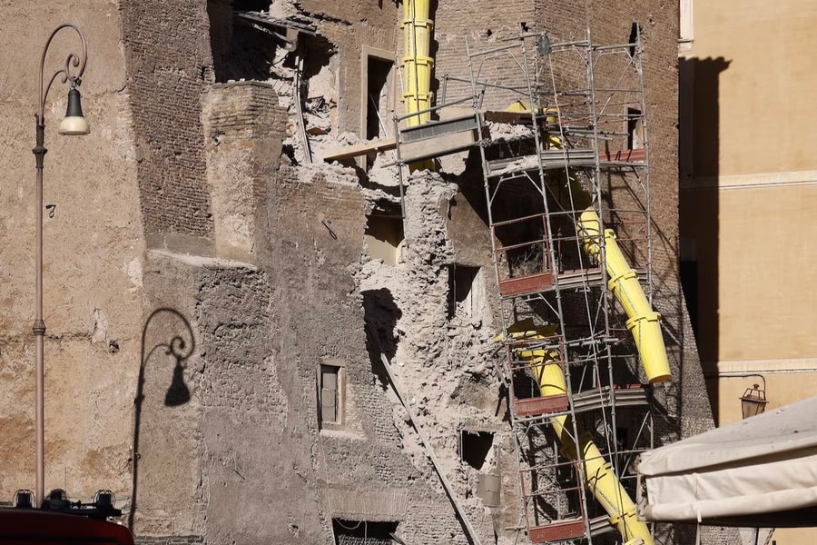 Sập tháp cổ Rome, một công nhân thiệt mạng