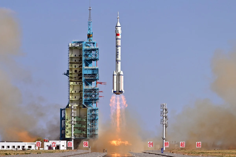 Tàu Thần Châu-20 của Trung Quốc nghi va phải rác vũ trụ, hoãn ngày trở về