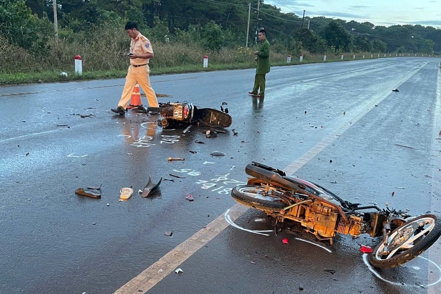 Gia Lai: Hai xe máy đối đầu giữa quốc lộ lúc rạng sáng, 4 người thương vong