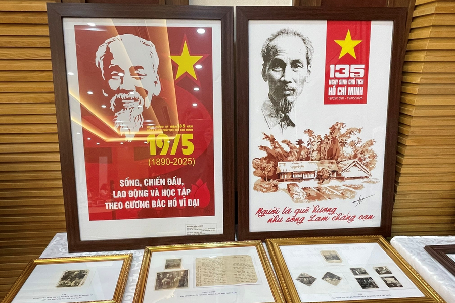 Tiếp nhận nhiều tài liệu, hiện vật quý về Chủ tịch Hồ Chí Minh