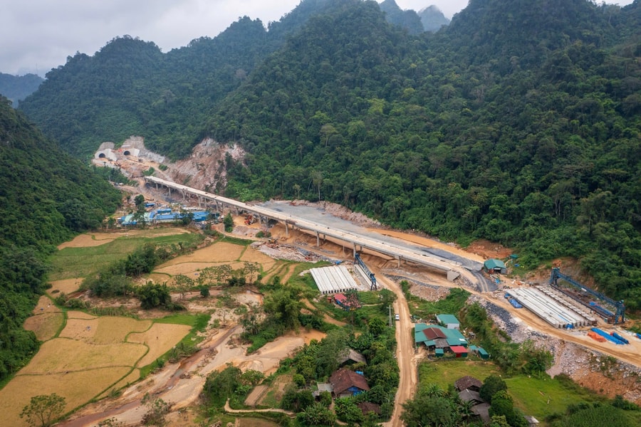 Giữ tiến độ cao tốc Đồng Đăng - Trà Lĩnh giữa “bão giá” vật liệu xây dựng