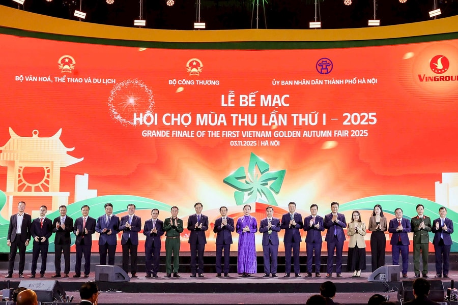 Agribank trao 10 tỷ đồng an sinh xã hội, cùng cả nước hướng về đồng bào vùng bão lũ