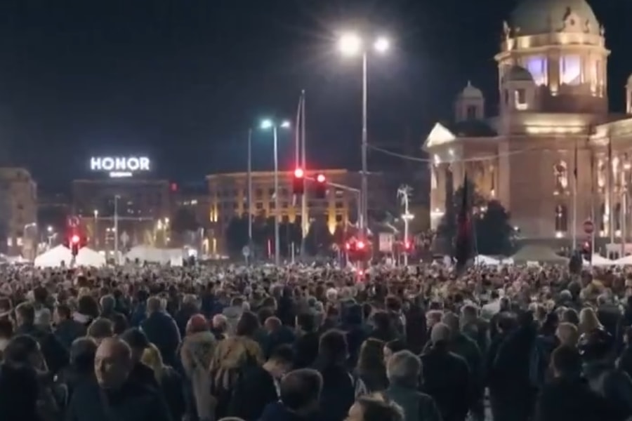 Hàng chục nghìn người mít tinh ủng hộ chính quyền ở Serbia