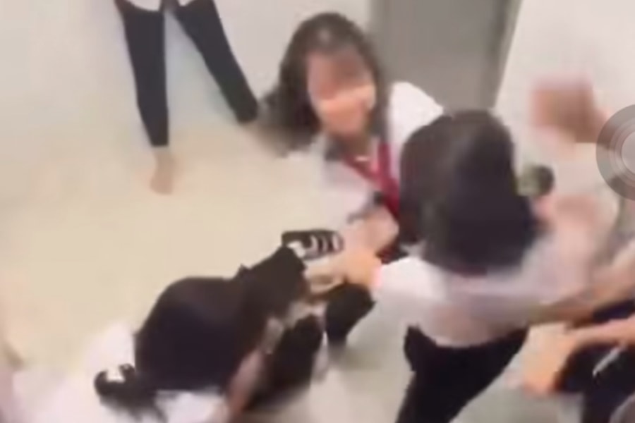 Hiệu trưởng xin lỗi sau vụ nữ sinh lớp 8 bị đánh hội đồng rạn 3 xương sườn