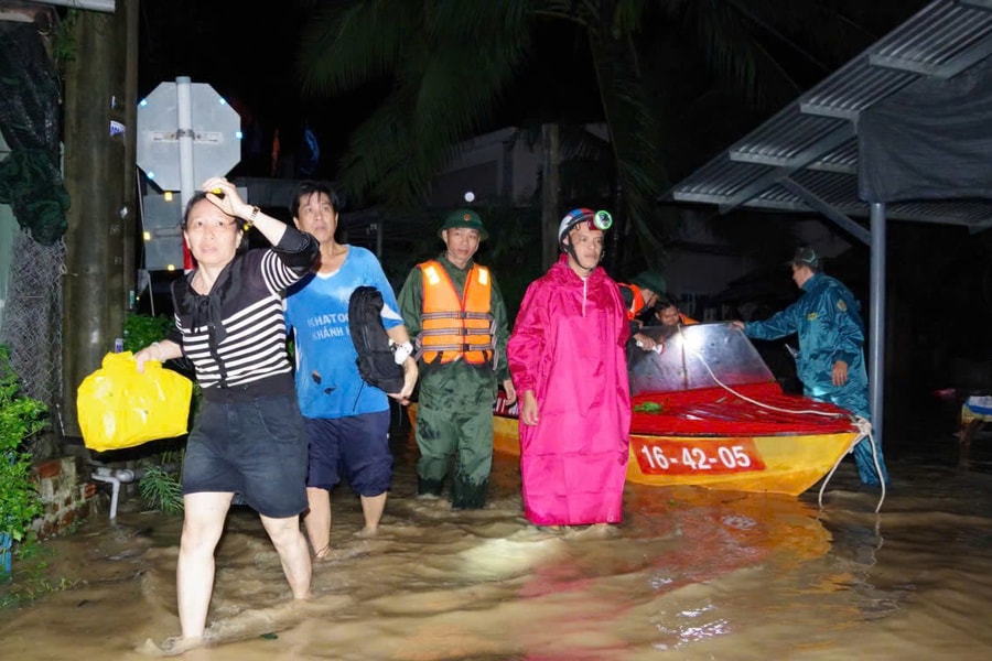 Hỗ trợ khẩn cấp 80 tỷ đồng cho Quảng Ngãi, Gia Lai, Đắk Lắk khắc phục hậu quả bão số 13