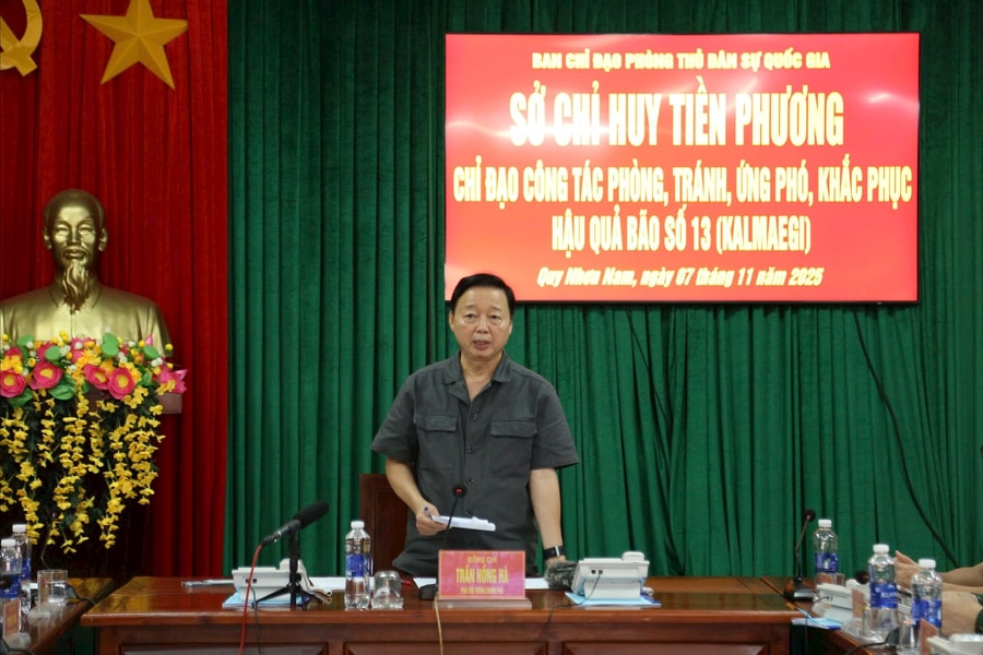 Phó Thủ tướng Chính phủ Trần Hồng Hà họp khẩn chỉ đạo công tác khắc phục hậu quả bão số 13