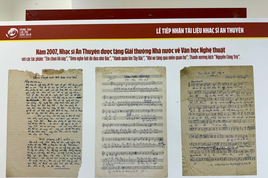 Trung tâm Lưu trữ tiếp nhận tài liệu quý của nhạc sĩ An Thuyên và nhạc sĩ Võ Vang
