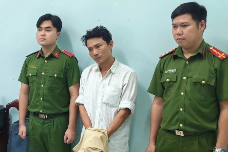 Bắt cán bộ văn phòng đăng ký đất đai làm giả sổ đỏ sau 3 năm lẩn trốn