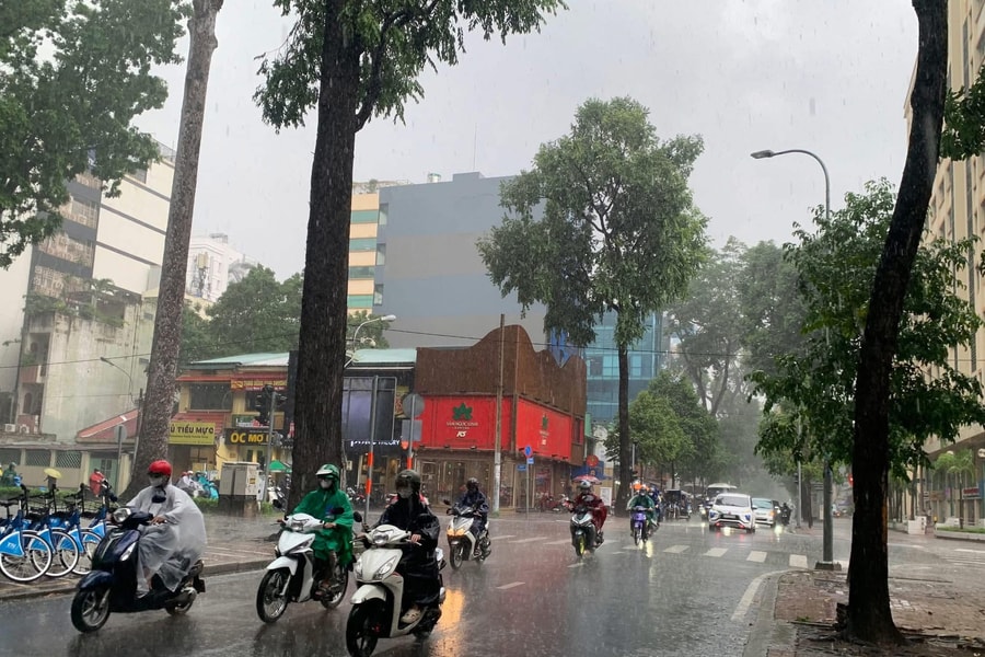 Dự báo thời tiết ngày 9/11: TP HCM mưa dông gián đoạn trong ngày