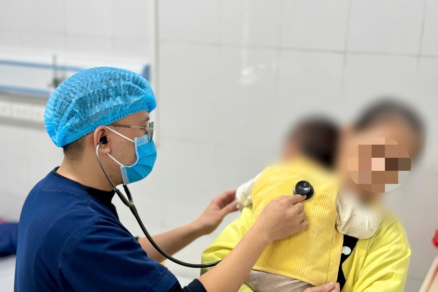 Bác sĩ cảnh báo cúm A đang lan nhanh khi giao mùa, nhiều trẻ nguy kịch