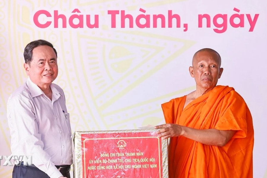 Huy động các nguồn lực từ cộng đồng để chăm lo chu đáo cho gia đình chính sách, hộ nghèo