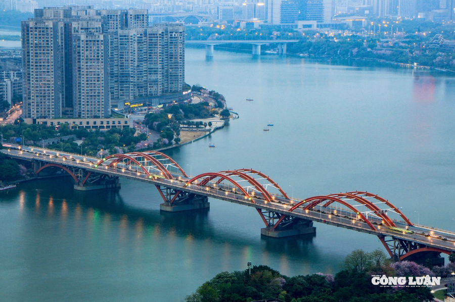 Dọc đường tác nghiệp: Dòng Liễu Giang và những nhịp cầu hữu nghị