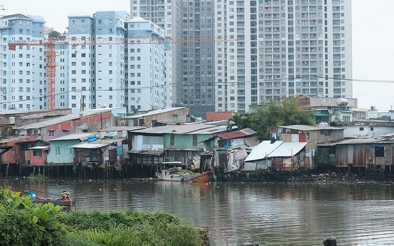 Di dời nhà ven sông, kênh rạch ở TP HCM: Người yếu thế lo ‘không nổi’ tiền sổ đỏ