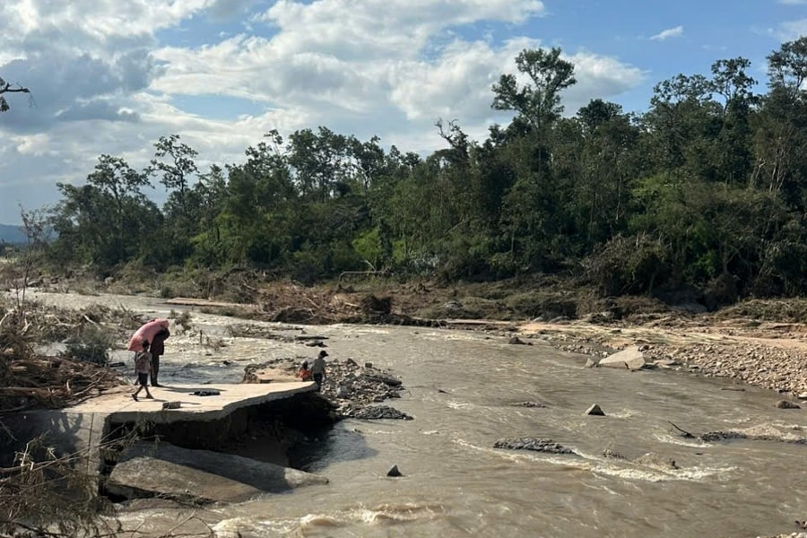 Gia Lai: Đường bị lũ cuốn trôi sau bão, hơn 1.100 người bị cô lập