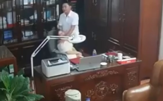 Buộc thôi việc Chủ tịch HĐQT Trường THPT Tô Hiến Thành do liên quan loạt clip 'thân mật' trong phòng làm việc