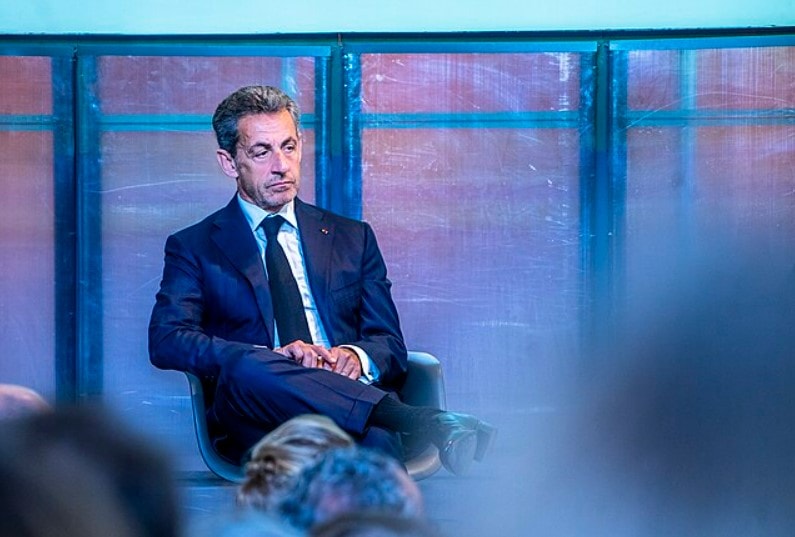 Cựu Tổng thống Pháp Sarkozy được tại ngoại sau 20 ngày ngồi tù