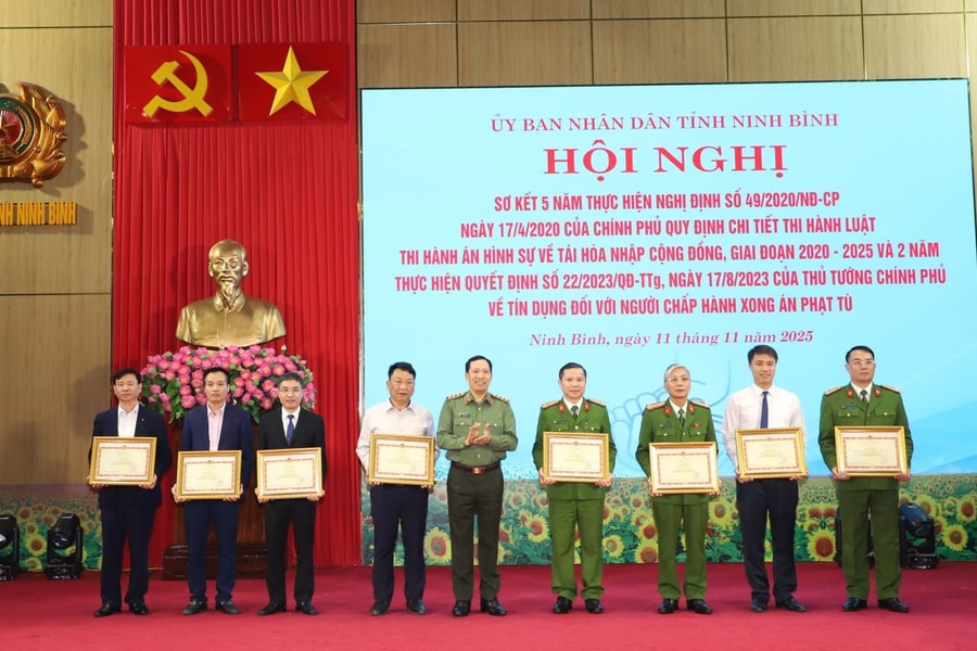 Ninh Bình: Khen thưởng 74 tập thể và cá nhân có thành tích xuất sắc trong công tác tái hòa nhập cộng đồng