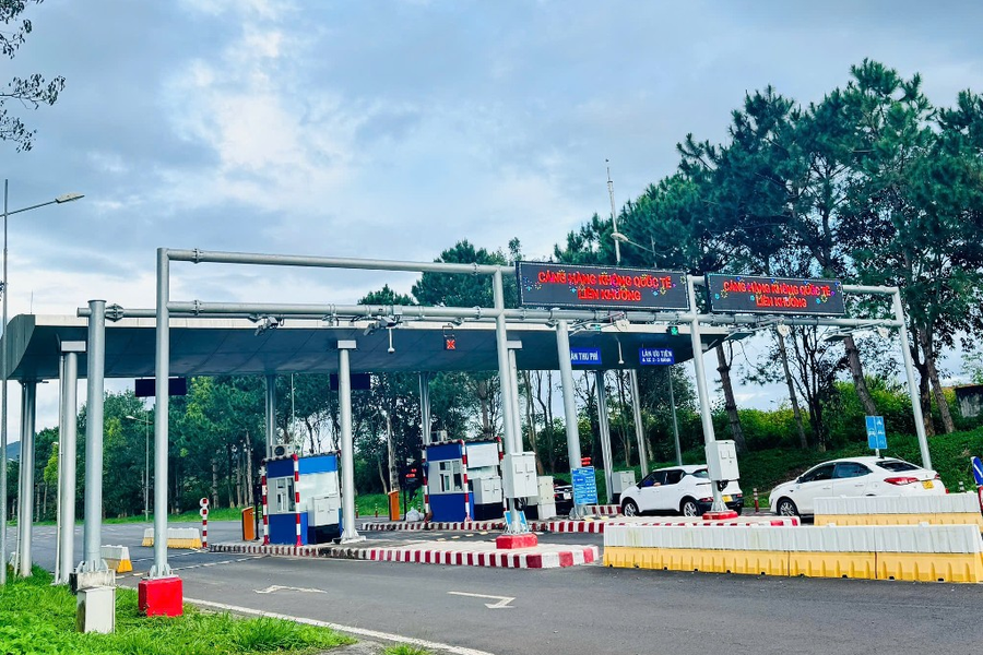 Từ ngày 15/11, thu phí không dừng ô tô ra vào cảng hàng không Liên Khương