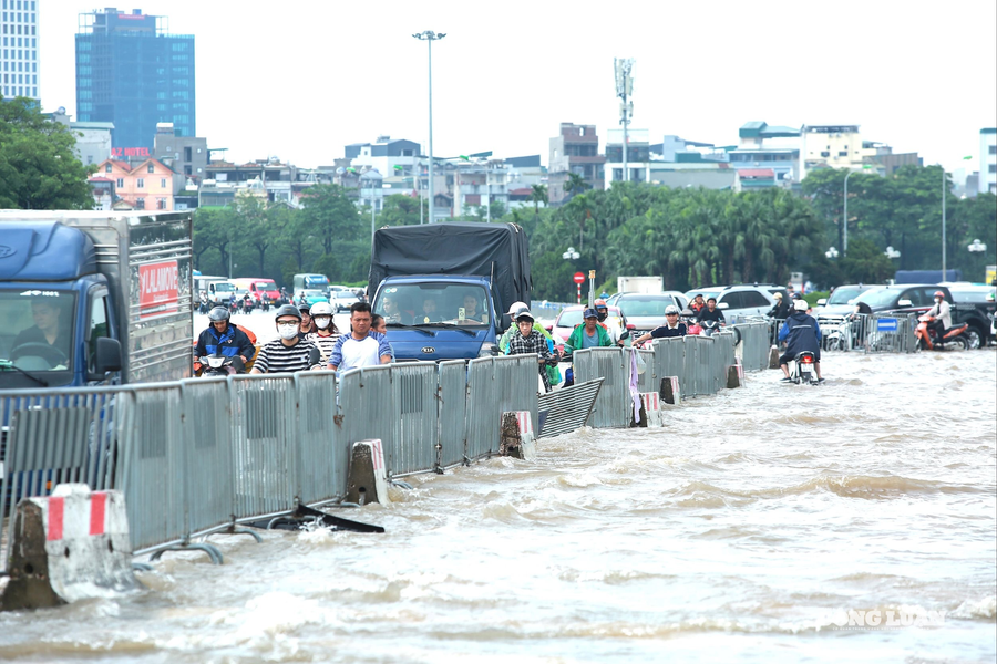 Thích ứng biến đổi khí hậu hướng tới đô thị phát triển xanh, an toàn