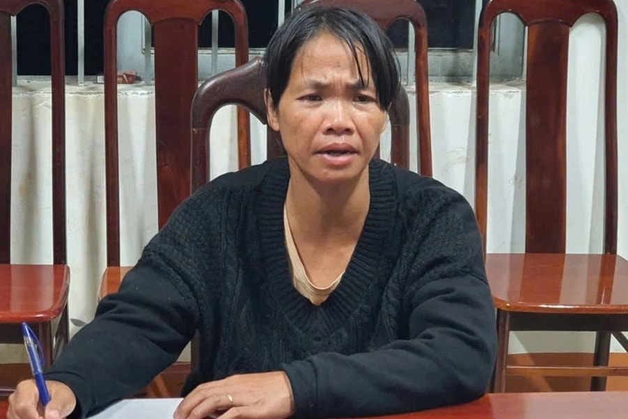 Khởi tố bà mẹ nhẫn tâm ném con trai 1 tuổi xuống giếng sâu