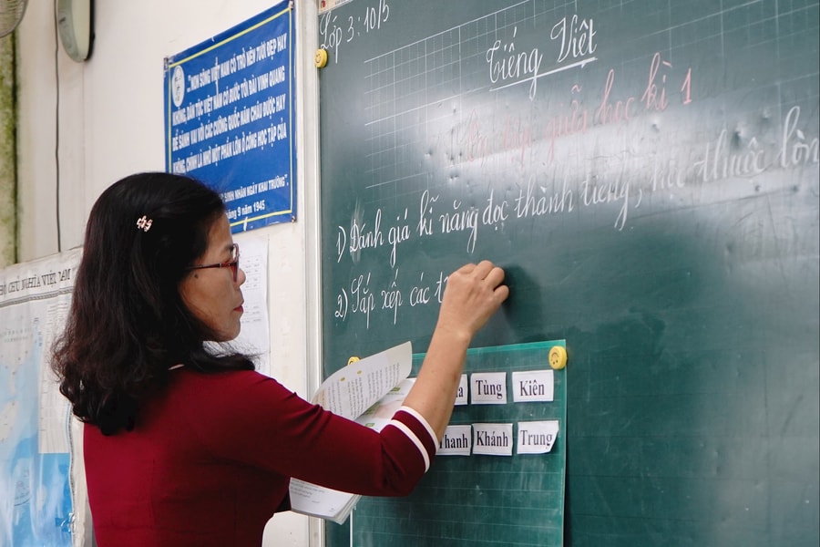 Đề xuất áp dụng hệ số lương đặc thù cho giáo viên 'không có cơ sở pháp lý và phá vỡ hệ thống tiền lương hiện hành'