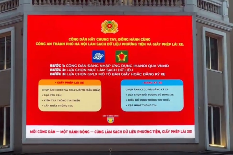 Clip tuyên truyền làm sạch dữ liệu xe xuất hiện ở nhiều tuyến phố trung tâm Hà Nội