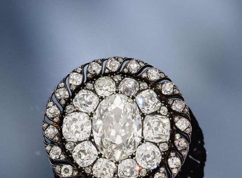 Chiếc ghim cài kim cương của Napoléon được bán đấu giá hơn 4,4 triệu USD