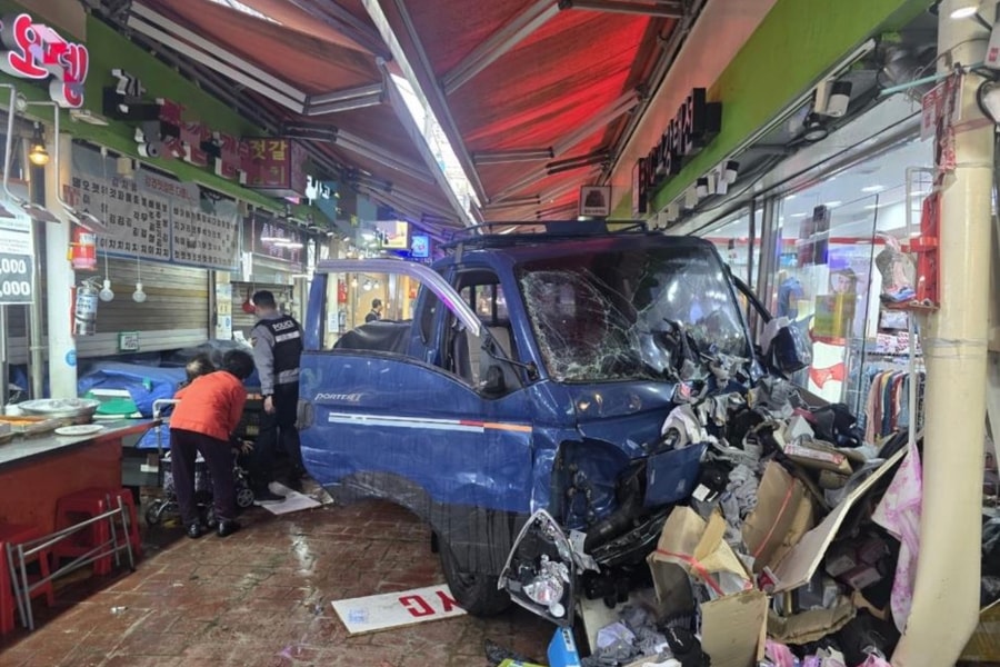 Xe tải đâm vào chợ ở Hàn Quốc, ít nhất 20 người bị thương