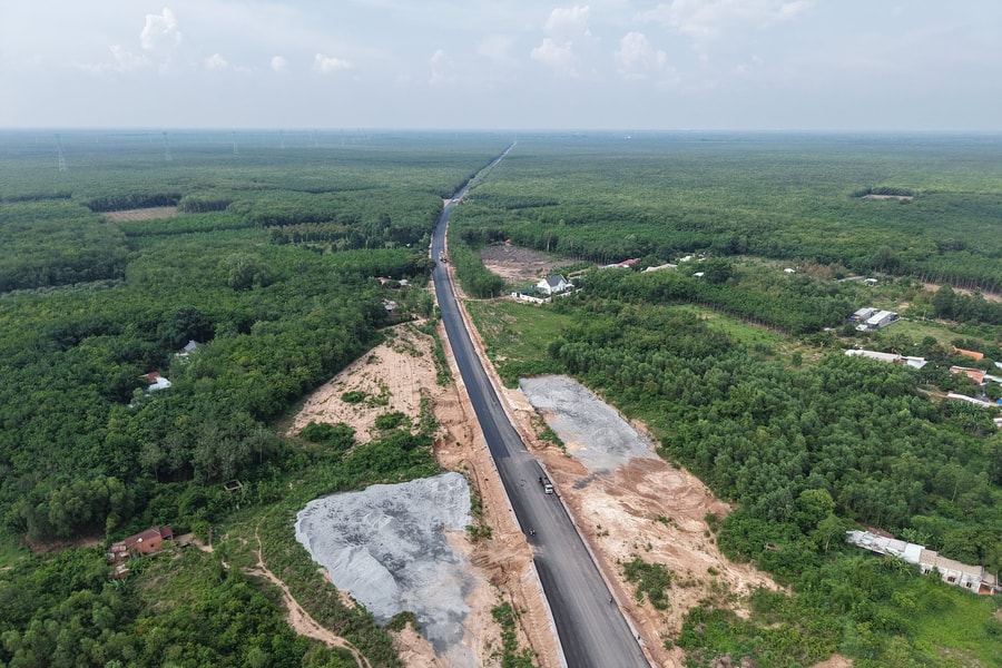 Hỗ trợ vật liệu thi công đường Hồ Chí Minh đoạn Chơn Thành - Đức Hòa