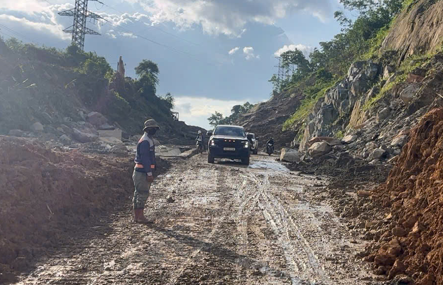 Sau mưa lũ, sạt lở, giao thông toàn tuyến Quốc lộ 14E đã được khôi phục