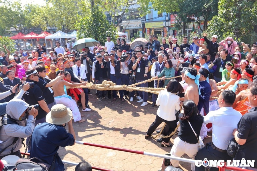 Trao đổi kinh nghiệm phát huy giá trị di sản kéo co