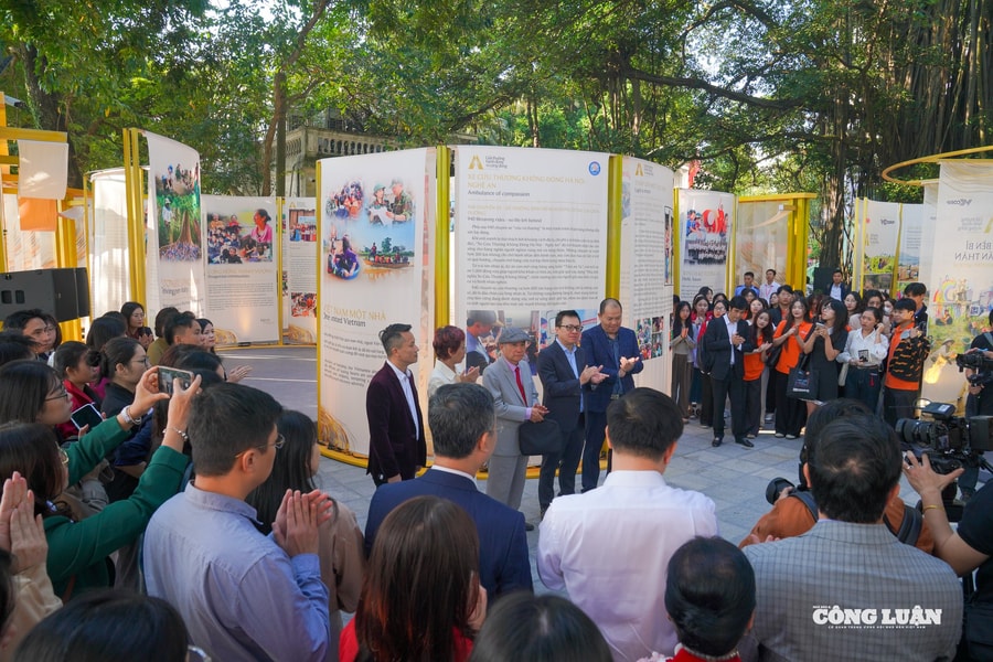 Khai mạc Triển lãm Giải thưởng Hành động vì Cộng đồng 2025: Tôn vinh sự 'Kiên trì phụng sự'