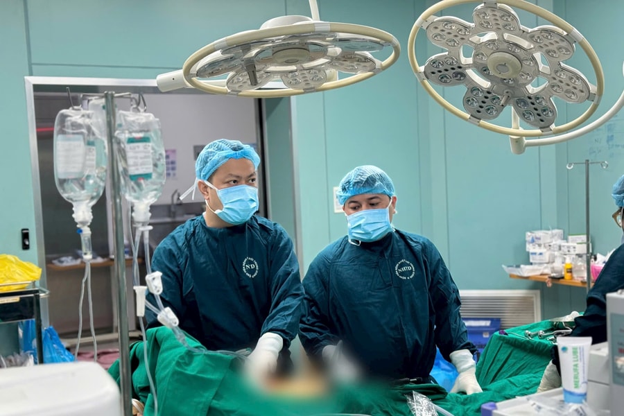 Phẫu thuật nội soi cứu sống bệnh nhân HIV ung thư dạ dày 'đa bệnh nền'