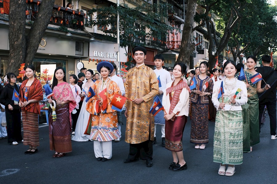 Bách hoa bộ hành 2025: Lần đầu có khối cổ phục các dân tộc và khối kỷ niệm 30 năm Việt Nam gia nhập ASEAN