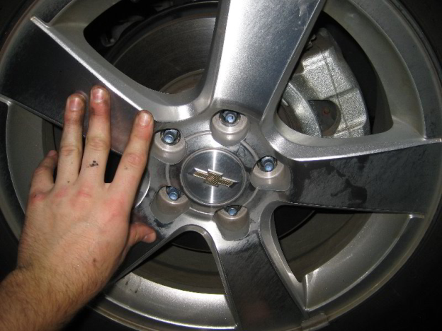 Vì sao nên bỏ ngay ốc bánh xe bọc mạ crôm?