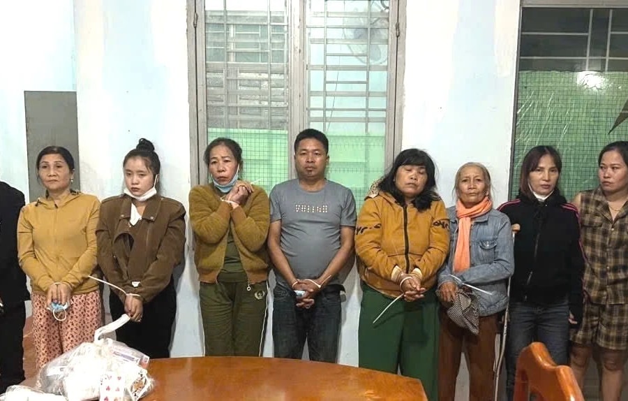 Xóa tụ điểm cờ bạc có nhiều phụ nữ tham gia