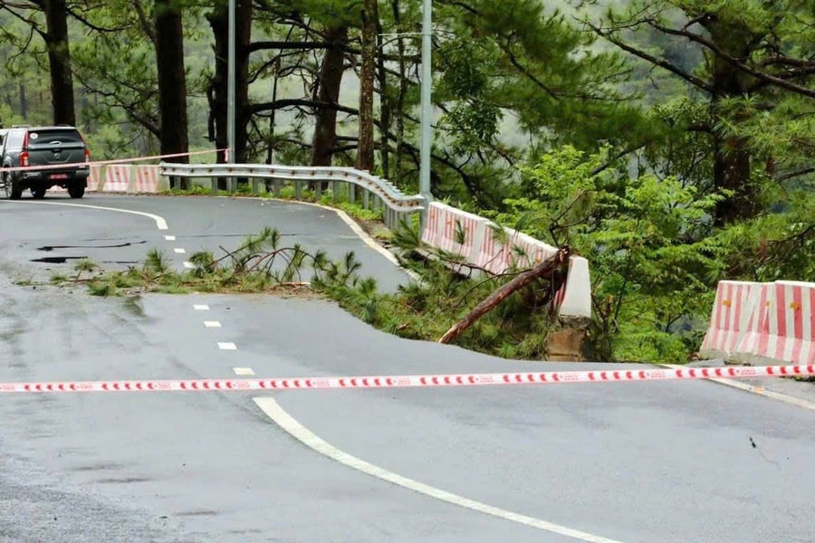 Nhiều tuyến đường đèo xảy ra sạt lở nghiêm trọng tại khu vực miền Trung Tây Nguyên