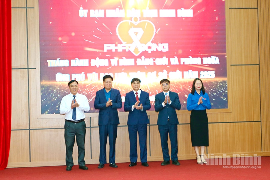 Ninh Bình: Đẩy mạnh giải pháp bảo vệ phụ nữ và trẻ em trên môi trường số