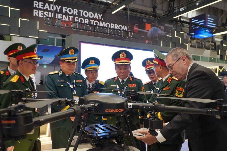 Đoàn đại biểu cấp cao Bộ Quốc phòng Việt Nam dự Triển lãm Hàng không Dubai 2025