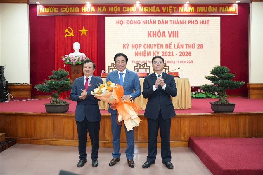 Ông Nguyễn Khắc Toàn được bầu giữ chức Chủ tịch UBND Thành phố Huế