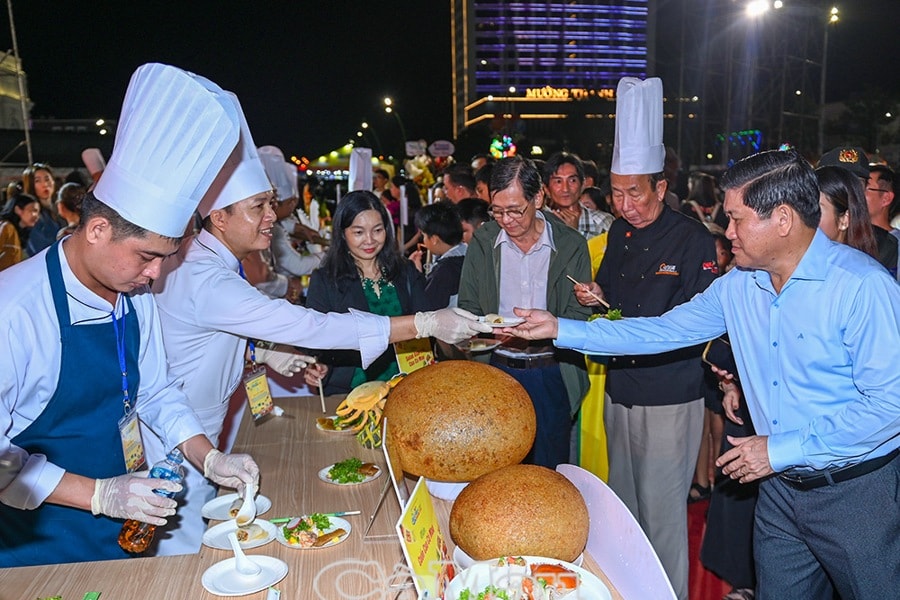 Quảng diễn các món ngon từ cua Cà Mau