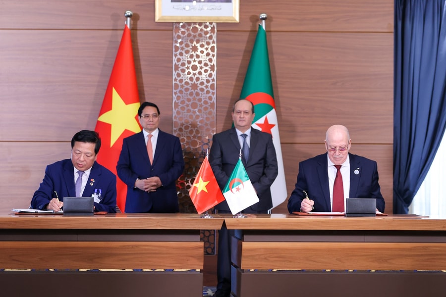 Việt Nam - Algeria ký kết nhiều văn kiện hợp tác quan trọng