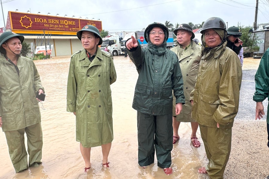 Các lực lượng trực 24/24 giờ, bảo đảm an toàn tuyệt đối cho người dân trước mưa lũ ở Đắk Lắk