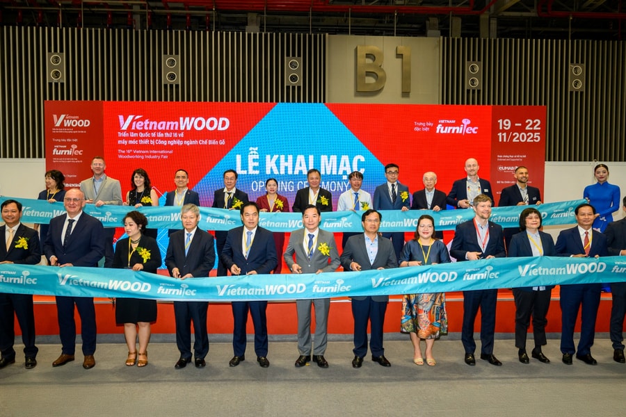 Ấn tượng Canadian Wood tại VietnamWood 2025 với giải pháp gỗ mềm bền vững và ứng dụng nội thất hiện đại