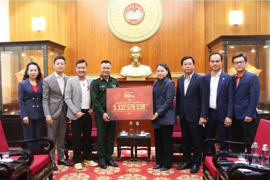 Hơn 5,3 tỷ đồng từ Chương trình ca nhạc 'Tôi! Người việt nam' gửi tới đồng bào vùng lũ
